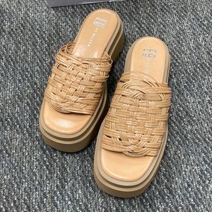 Nell Flatform Sandals E8 by Miista